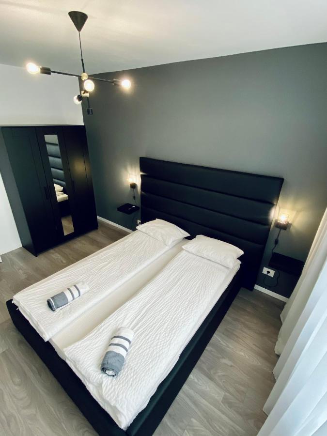 Happyhome Central Deluxe Apartments Oradea Exterior foto